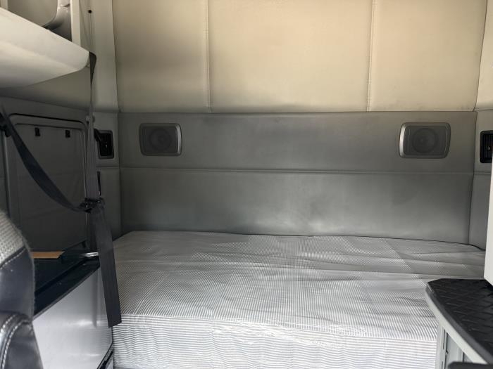 2021 Kenworth T680-10