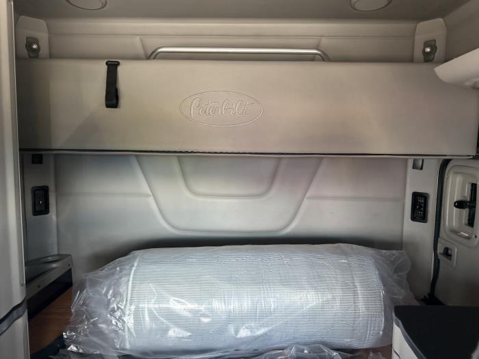 2020 Peterbilt 579-27