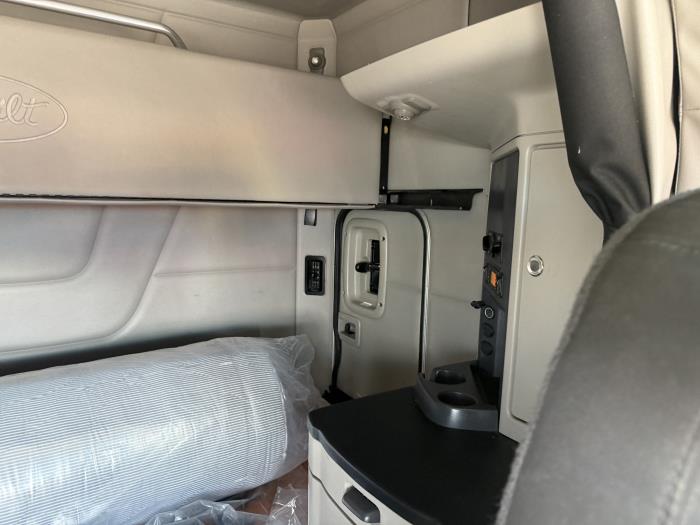 2020 Peterbilt 579-28