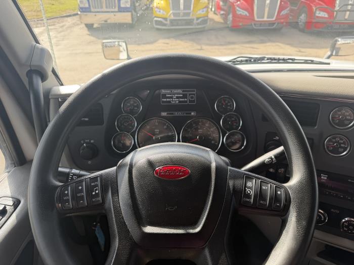 2020 Peterbilt 579-33