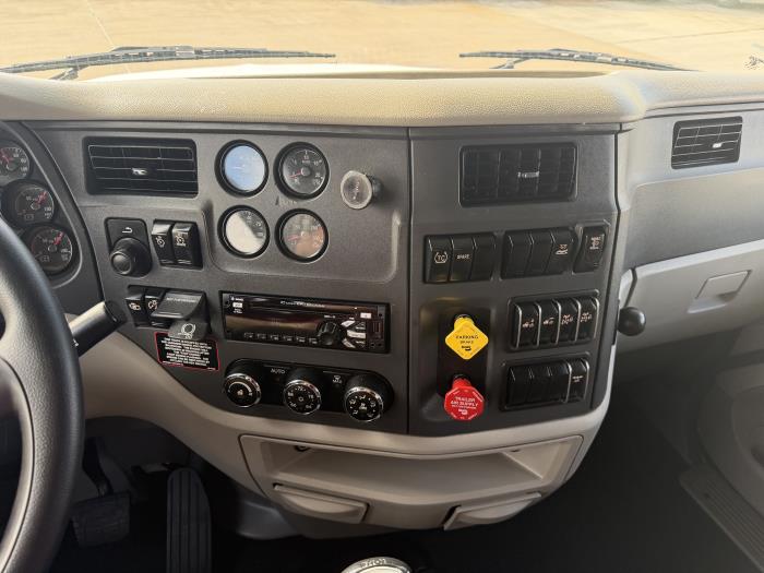 2020 Peterbilt 579-32
