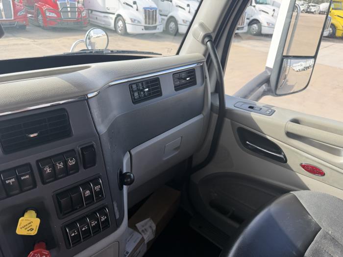 2020 Peterbilt 567-26