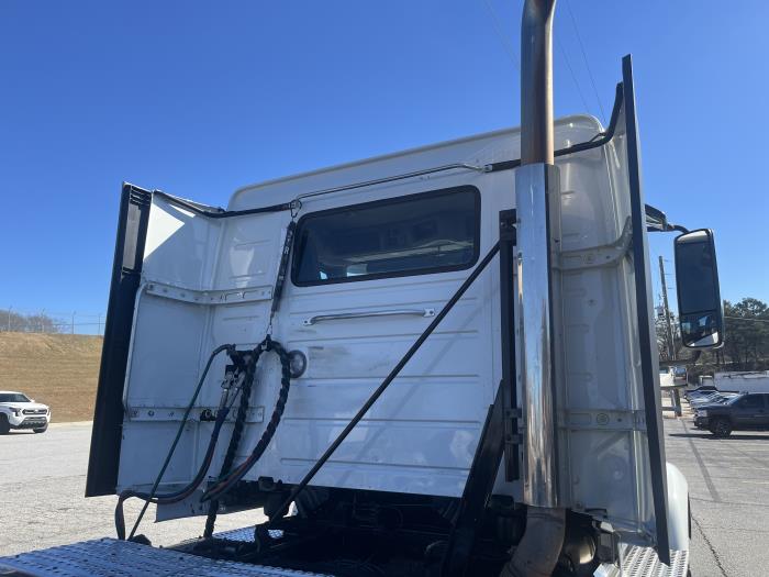 2020 Volvo VNL64T300-9