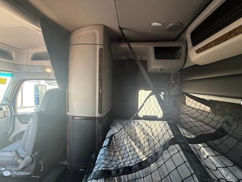 2027 Peterbilt 589-6