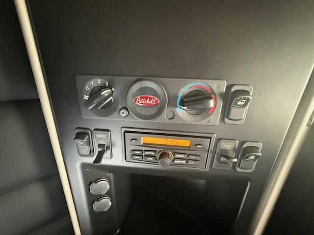 2027 Peterbilt 589-8