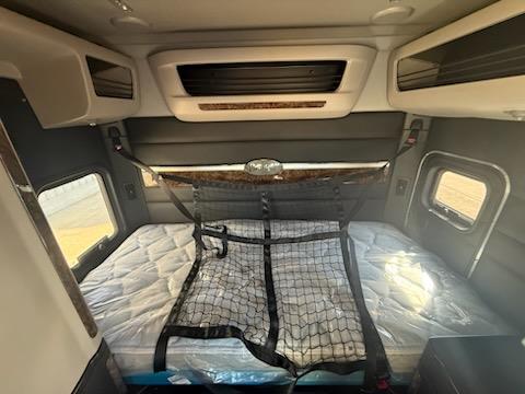 2027 Peterbilt 589-9