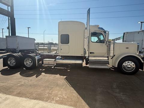 2027 Peterbilt 589-2