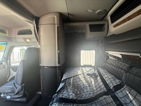 2027 Peterbilt 589-6