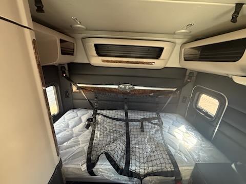 2027 Peterbilt 589-9