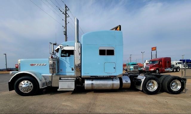 2021 Peterbilt 389-7