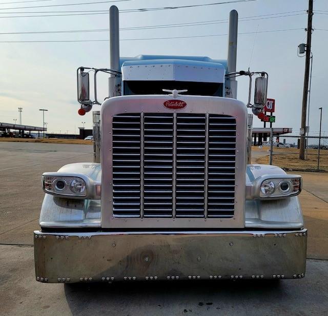 2021 Peterbilt 389-9