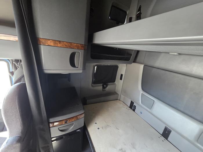 2022 International LT625-14