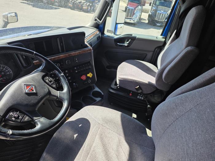 2022 International LT625-10