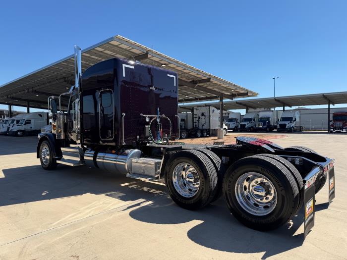 2027 Peterbilt 589-3