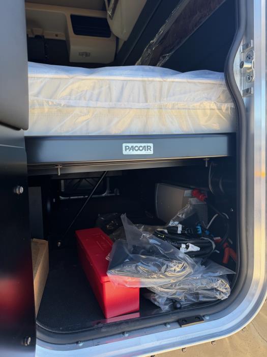 2027 Peterbilt 589-8