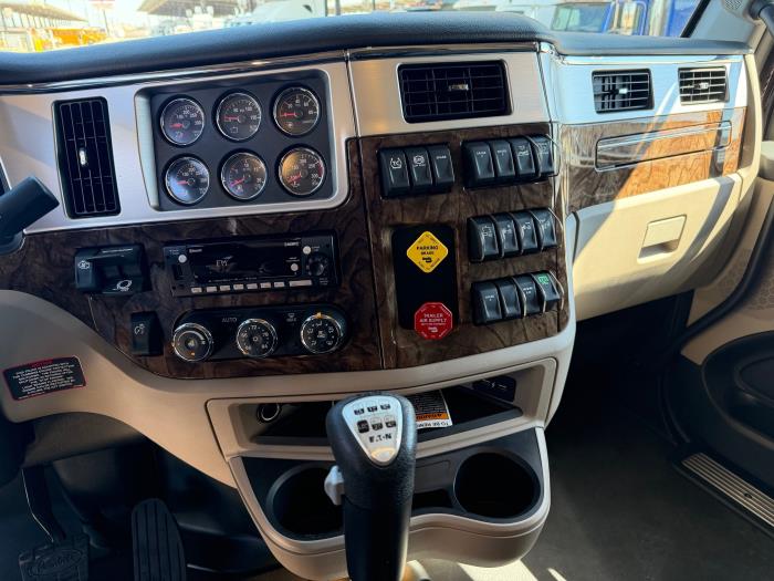 2027 Peterbilt 589-12