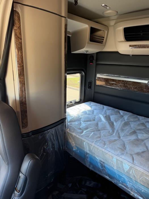 2027 Peterbilt 589-14