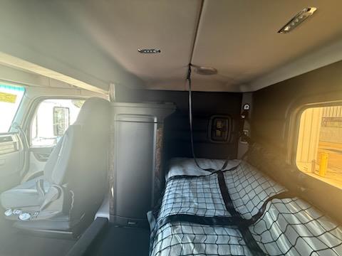 2027 Peterbilt 589-6