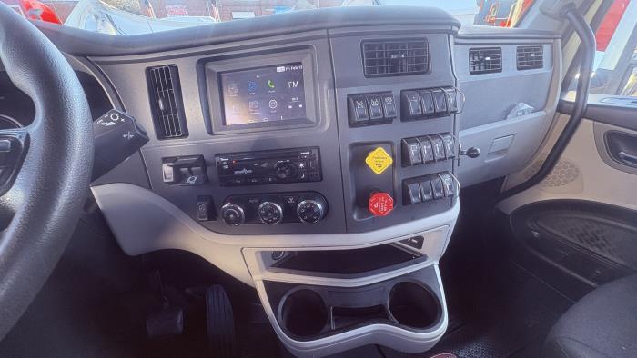 2023 Peterbilt 567-12