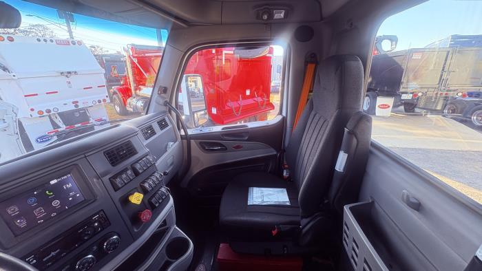 2023 Peterbilt 567-11