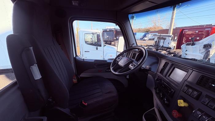 2023 Peterbilt 567-15
