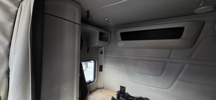 2022 Peterbilt 579-11