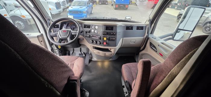 2022 Peterbilt 579-18