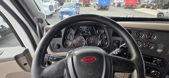 2022 Peterbilt 579-21