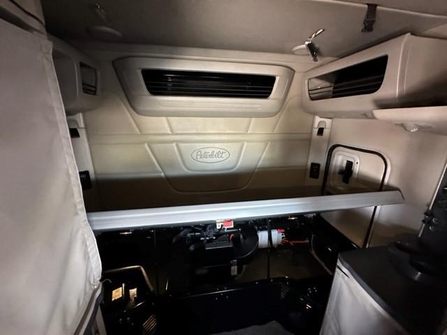 2022 Peterbilt 579-10