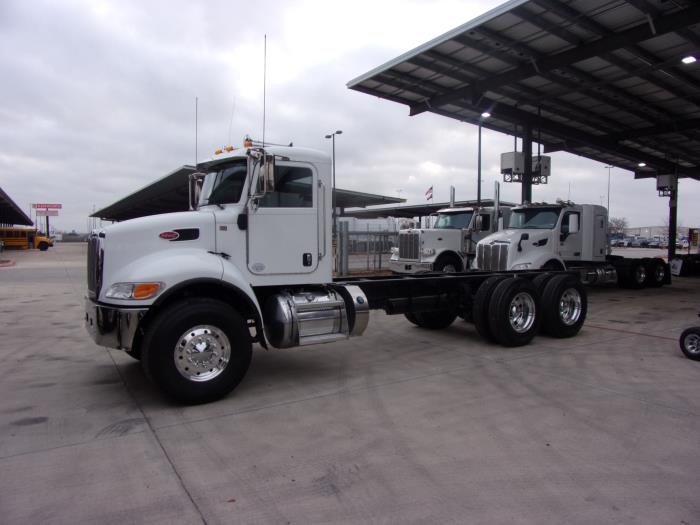 2019 Peterbilt 348-1