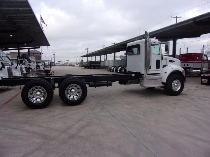 2019 Peterbilt 348-4