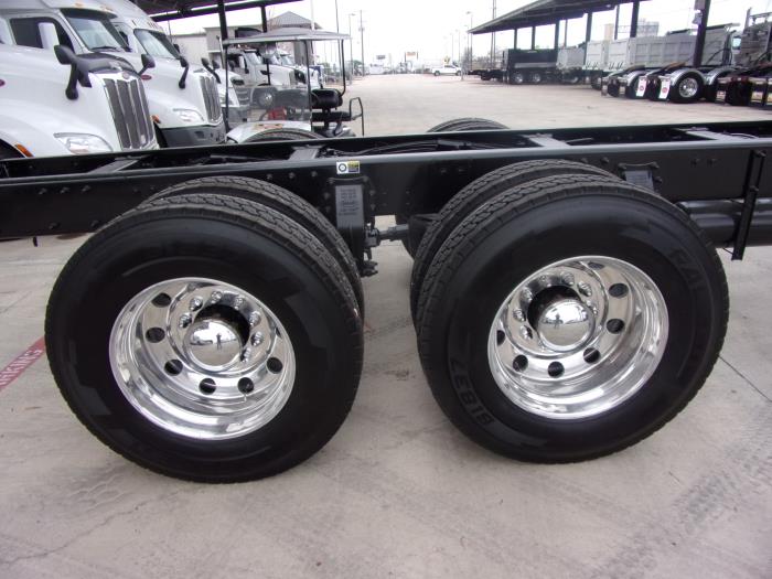 2019 Peterbilt 348-5