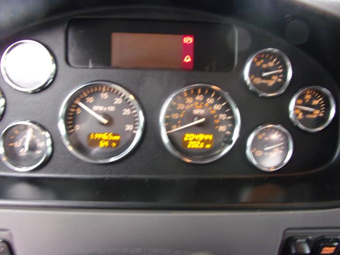 2019 Peterbilt 348-12