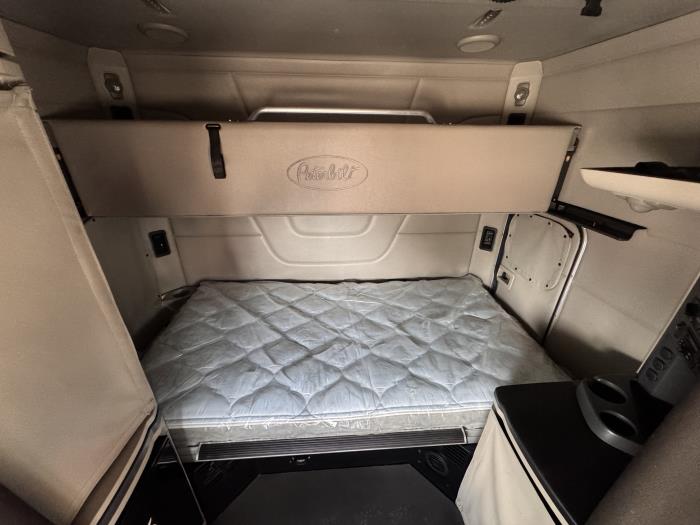 2020 Peterbilt 579-15