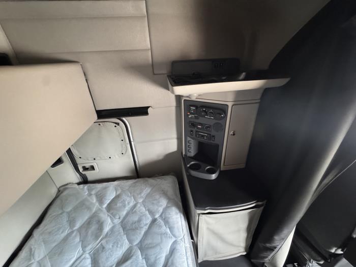 2020 Peterbilt 579-17