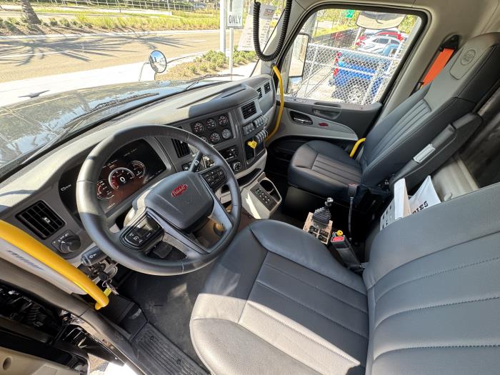 2026 Peterbilt 567-8