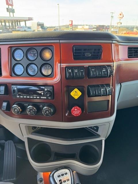 2022 Peterbilt 579-17