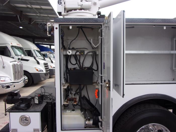 2020 Peterbilt 337-14