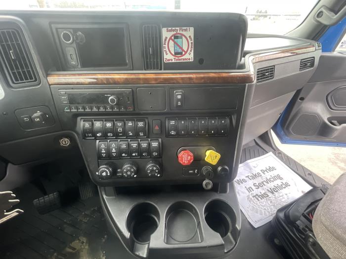 2022 International LT625-12