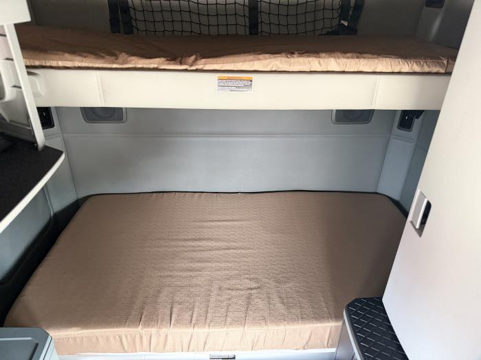 2022 Kenworth T680-23