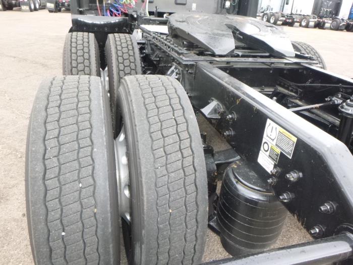 2022 Kenworth T680-26