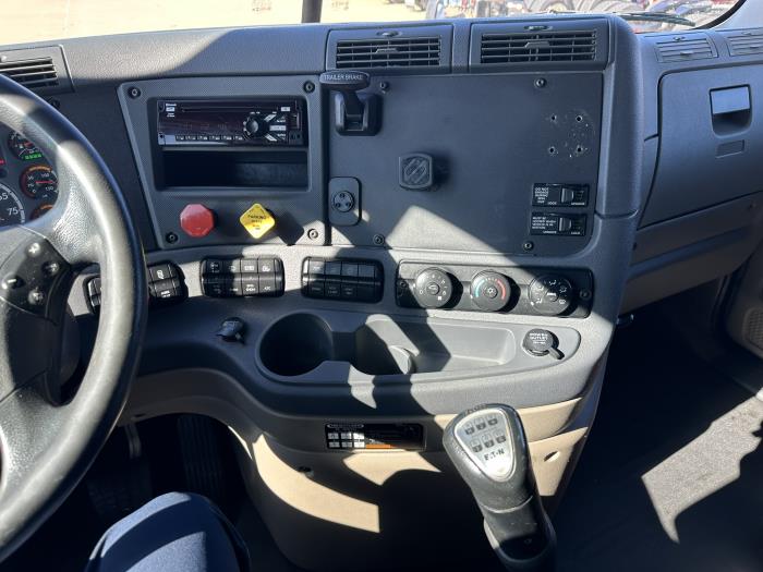 2018 Freightliner Cascadia-14
