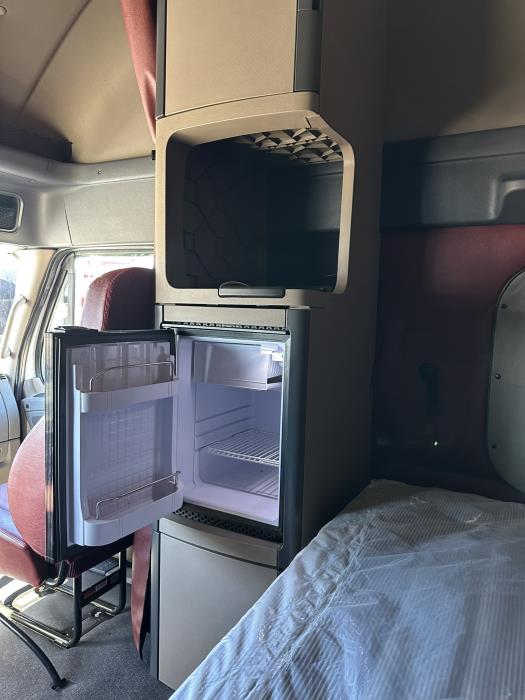 2018 Freightliner Cascadia-16