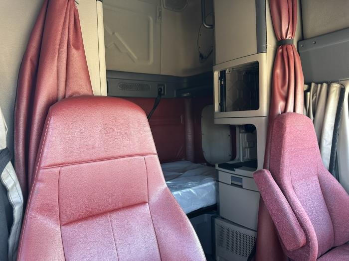 2018 Freightliner Cascadia-18