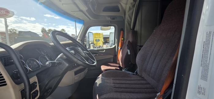 2022 Peterbilt 579-10