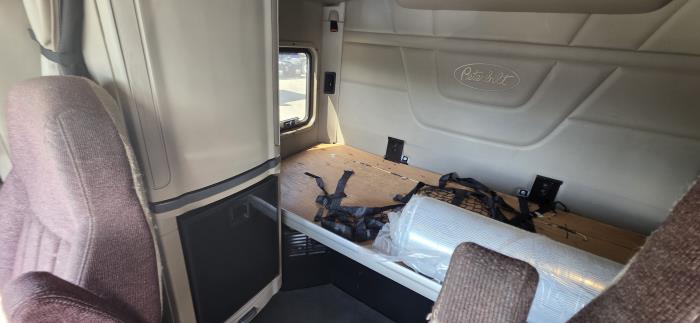 2022 Peterbilt 579-12