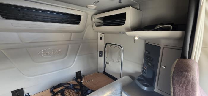 2022 Peterbilt 579-13