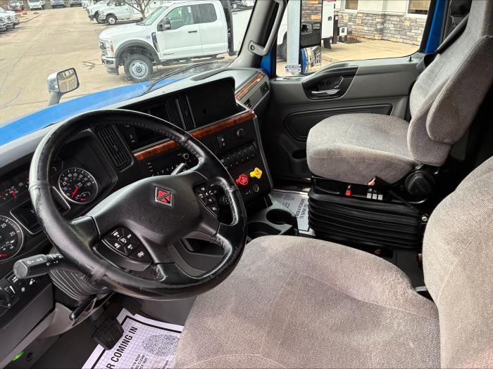 2022 International LT625-8