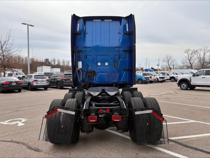 2022 International LT625-4