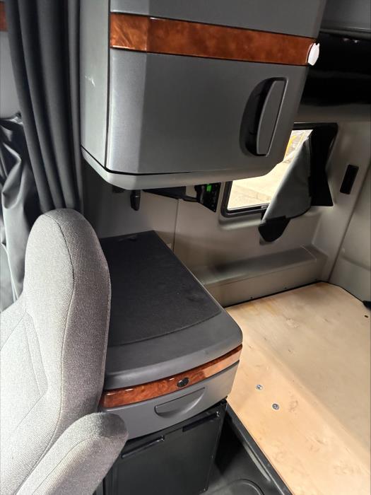 2022 International LT625-13